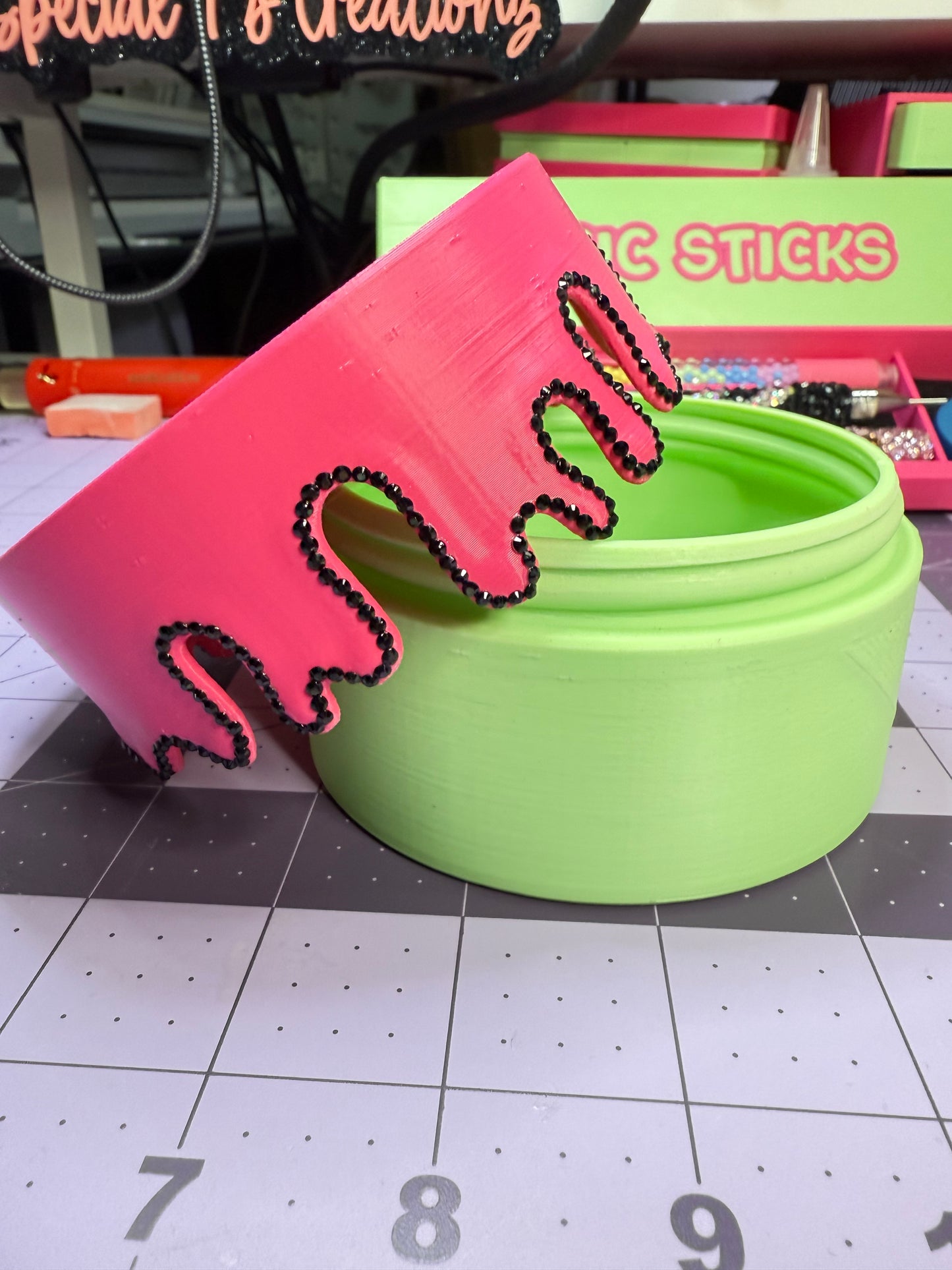3D Printed - Drippy Container